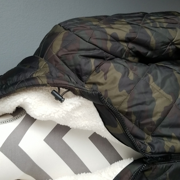 Camo Sherpa Reversible Jacket NWT. - Picture 7 of 10